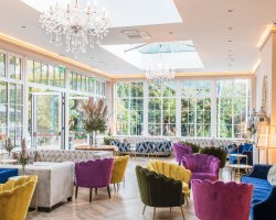 Entfliehen Sie dieser Halbzeit mit Dinner Bed & Breakfast für die ganze Familie